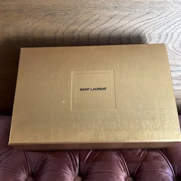 YSL MEDIUM ENVELOPE FLAP BAG - lightly used, no damage- original package - Picture 5 of 8